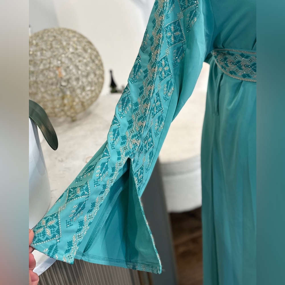 Halakeeya 3 Pcs Elagant Tatreez Embroidered Turquoise Thobe kuftan Dress - Picture 3 of 3